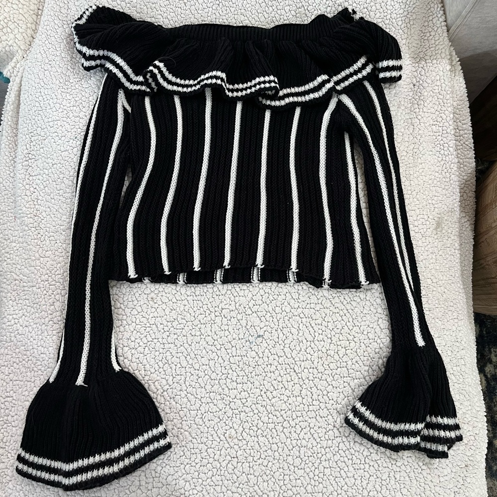 VICI Cropped off the shoulder sweater